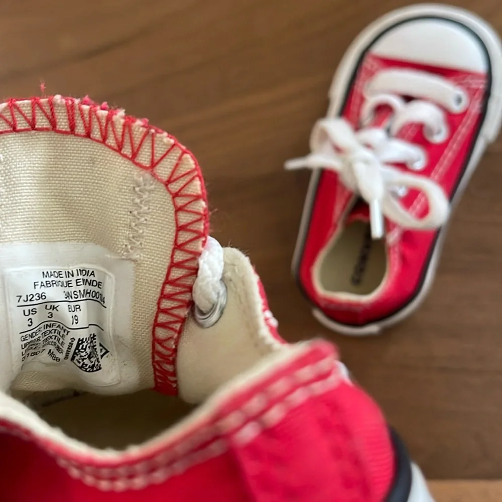Red Converse all star Chuck Taylor shoes sneakers size 3 toddler